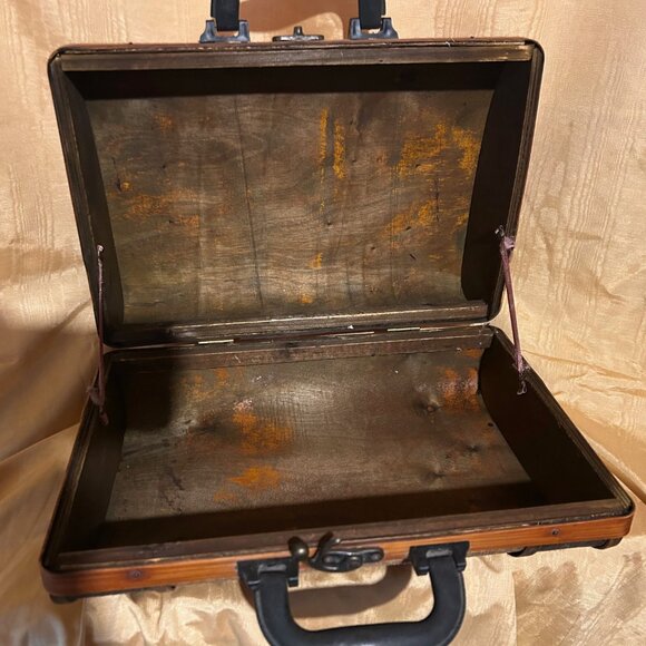 Vintage   Rare Woven Wicker  Rattan Suitcase - Picture 7 of 7